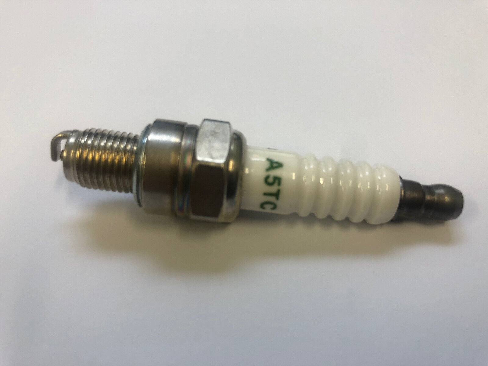 Spark plug for discount victa 4 stroke