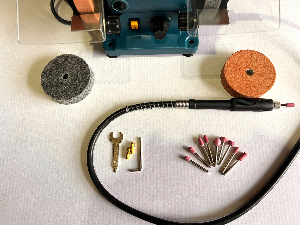 Bench Grinder Var.Speed,W/2 Grinding & 2 Polishing Disc & Flexible Shaft &10 Acc