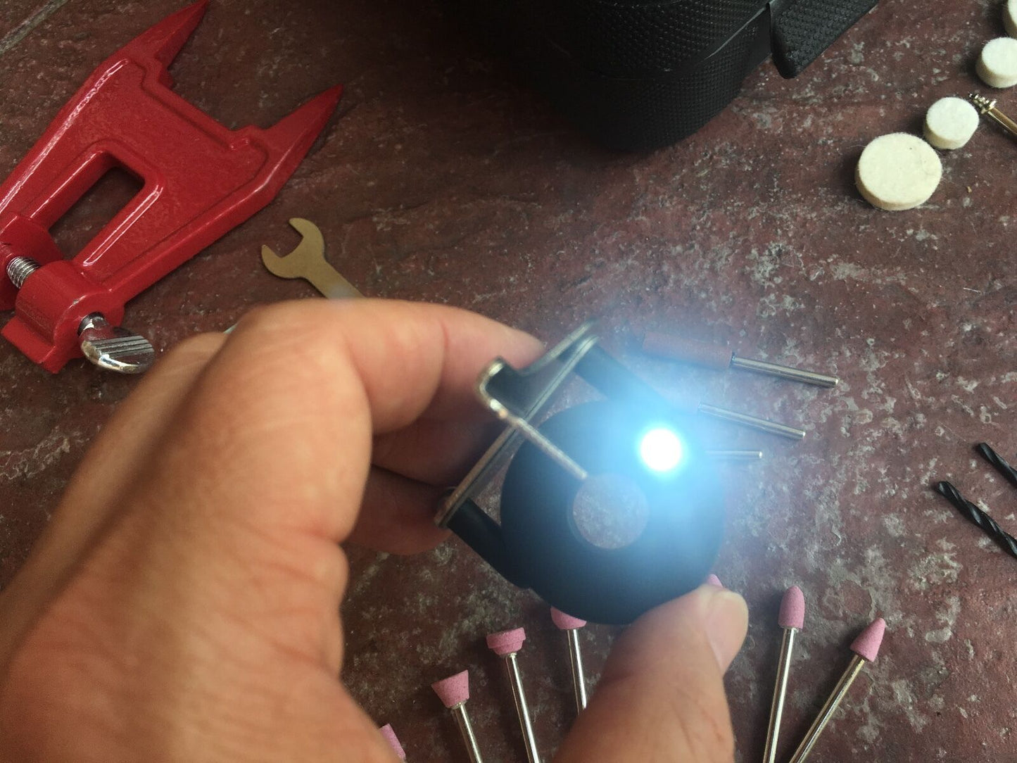 CORDLESS CHAINSAW CHAIN GRINDER SHARPENER ROTARY TOOL 48PC& STUMP VISE BAUMR-AG